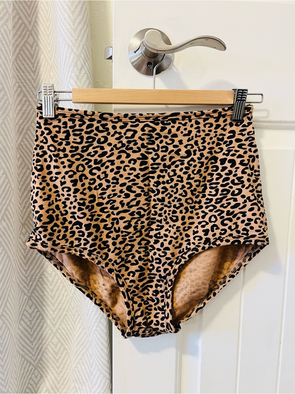 ARQ High-Waist Leopard Print Shorts - Tan & Black